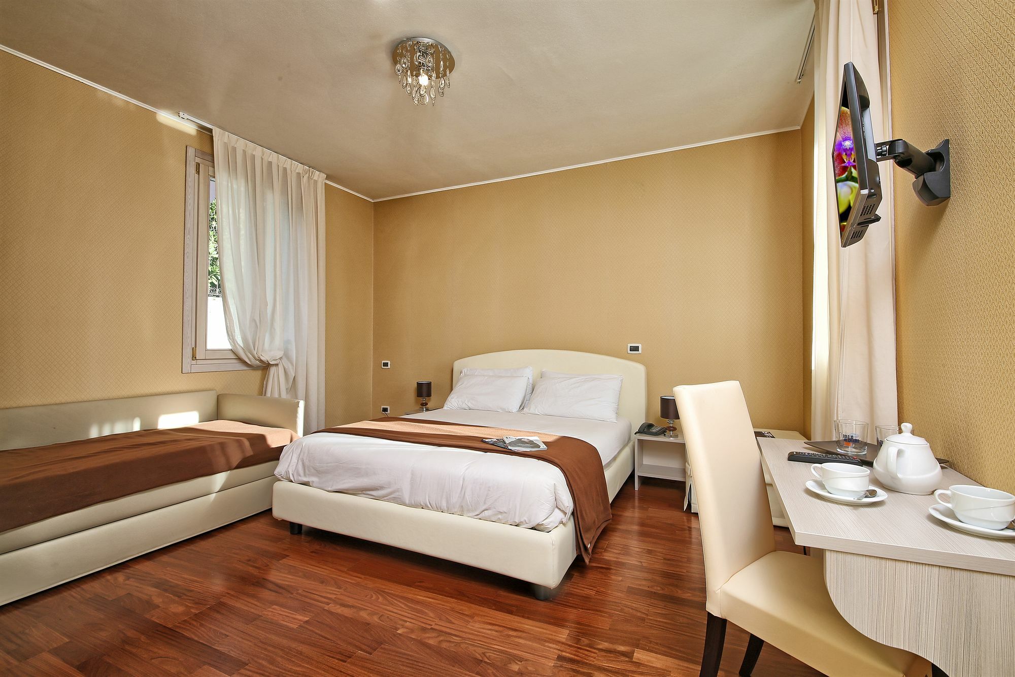 Happy Atelier Centro & Hotel Gardone Riviera
